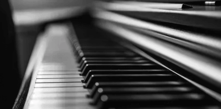 Udemy Top 50 Worship Songs For Piano TUTORiAL